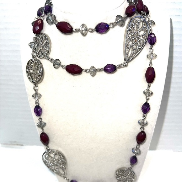 Elegant Silver and Purple Necklace 19’ - Picture 3 of 5